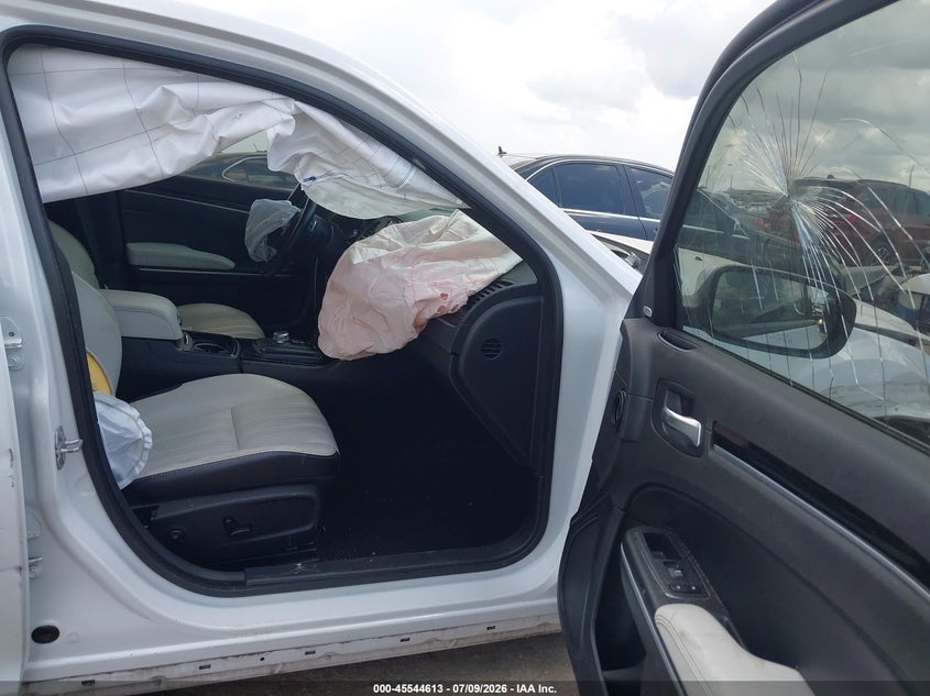 2020 CHRYSLER 300 auction photo 5