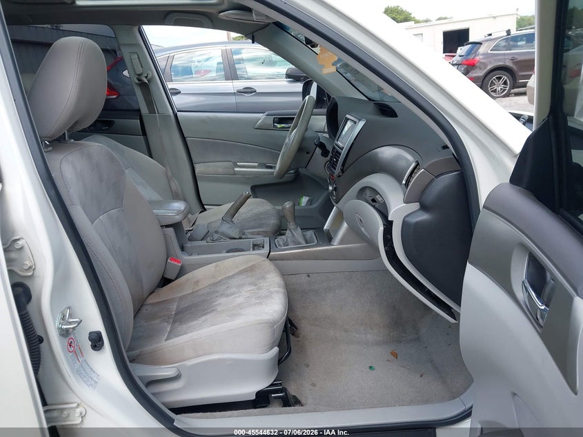 2010 SUBARU FORESTER auction photo 5