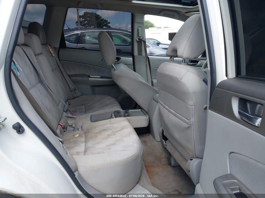 2010 SUBARU FORESTER auction photo 8