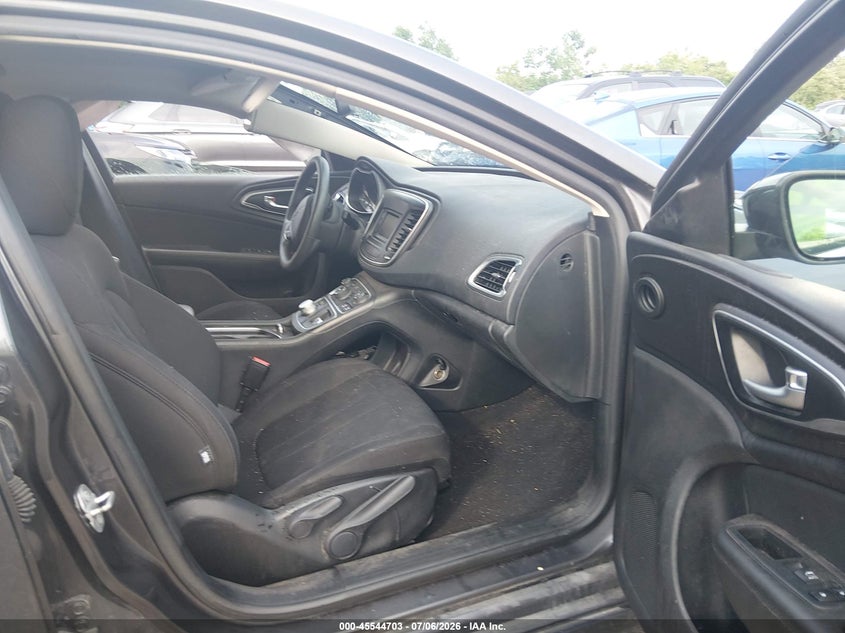 2016 CHRYSLER 200 auction photo 5