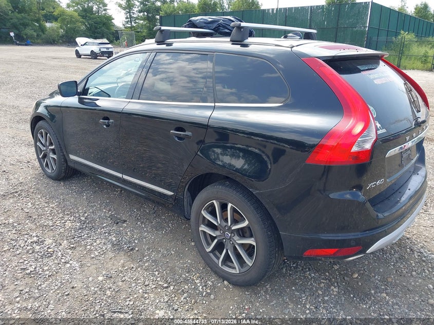 2017 VOLVO XC60 auction photo 3