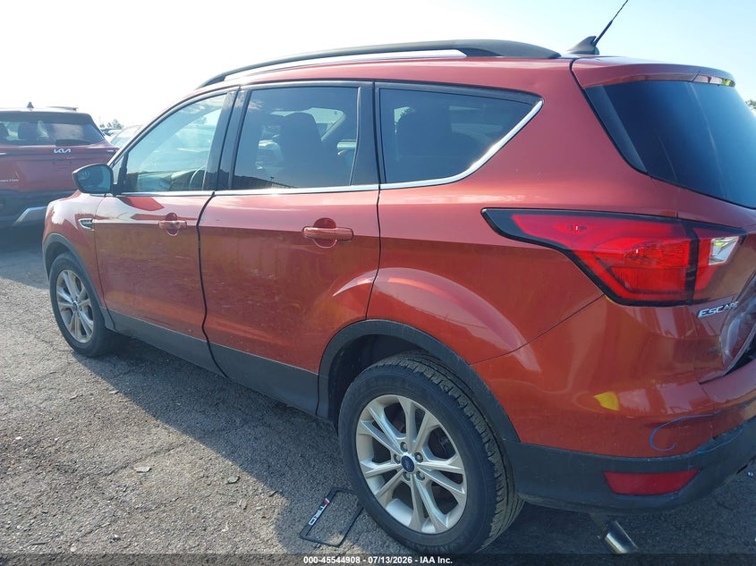Vin: 1fmcu9hd5kua40353, lot: 46043177, ford escape sel 20193