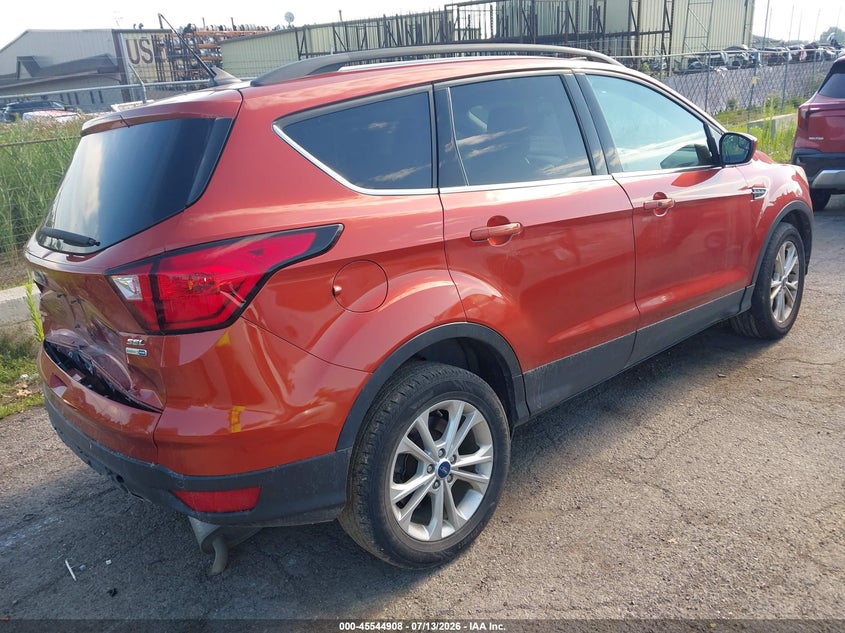 Vin: 1fmcu9hd5kua40353, lot: 46043177, ford escape sel 20194