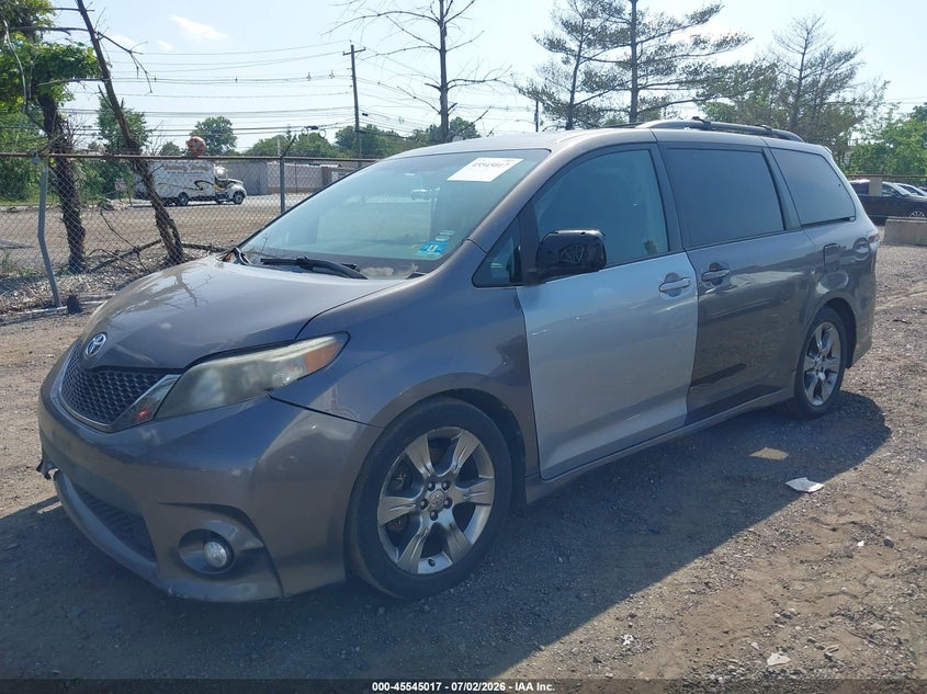 2011 Toyota Sienna Se 5TDXK3DC2BS165031 photo 1