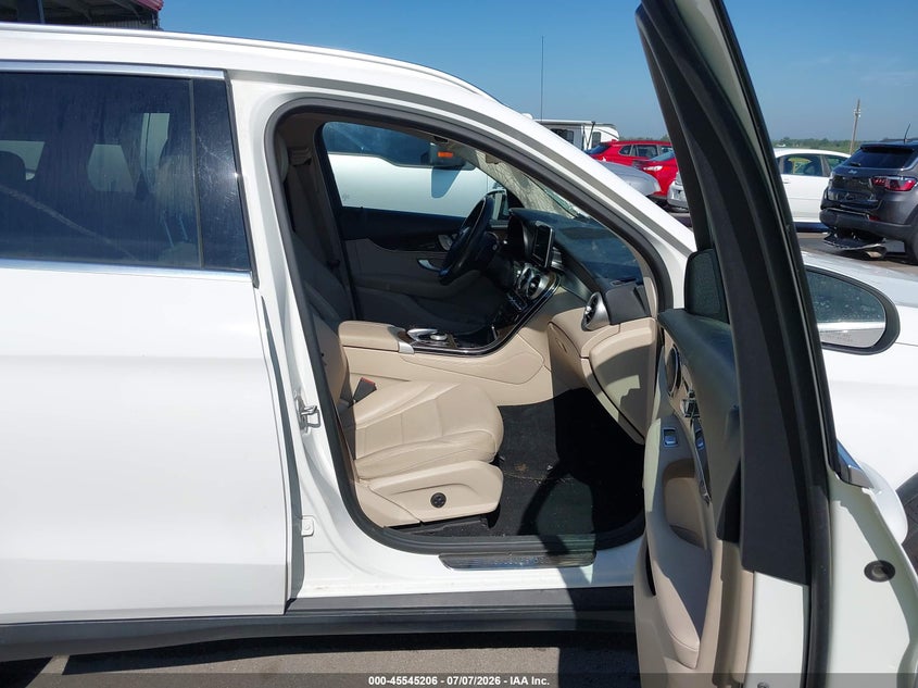 2016 MERCEDES-BENZ GLC 300 auction photo 5