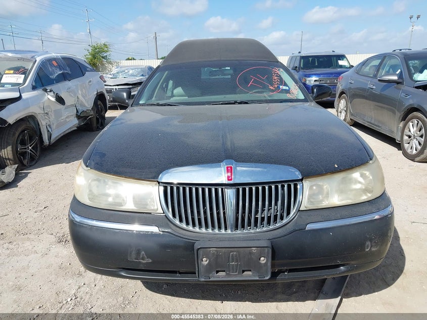 2000 Lincoln Town Car Executive VIN: 1LJFM81W6YY808685 Lot: 45545383