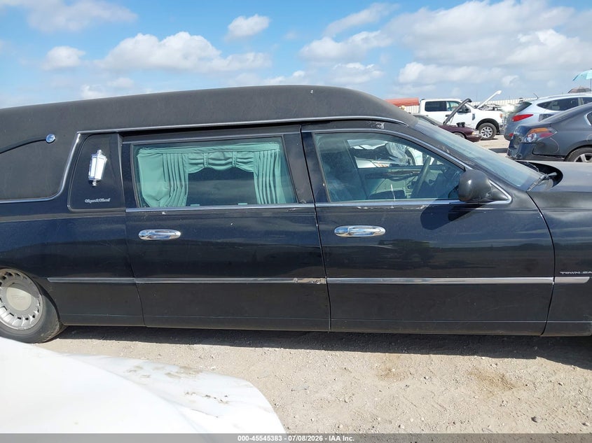 2000 Lincoln Town Car Executive VIN: 1LJFM81W6YY808685 Lot: 45545383