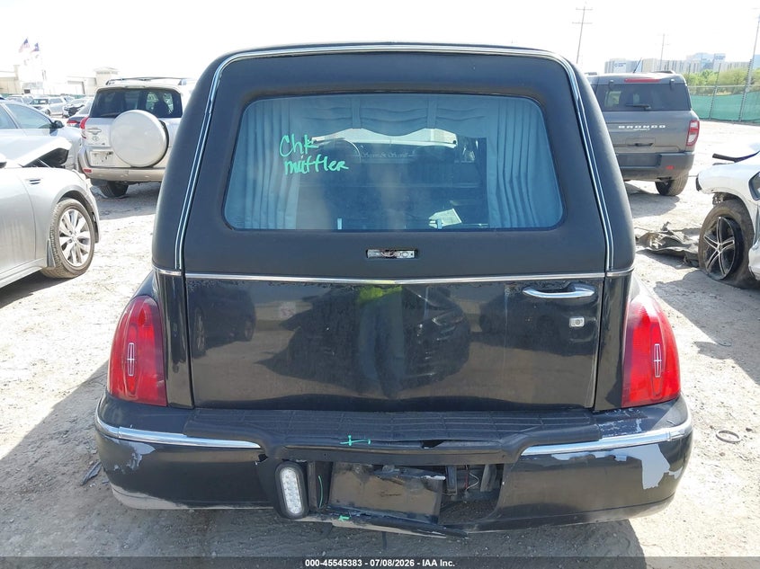 2000 Lincoln Town Car Executive VIN: 1LJFM81W6YY808685 Lot: 45545383