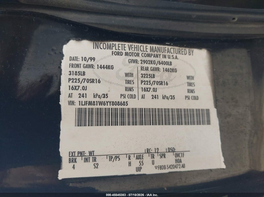 2000 Lincoln Town Car Executive VIN: 1LJFM81W6YY808685 Lot: 45545383