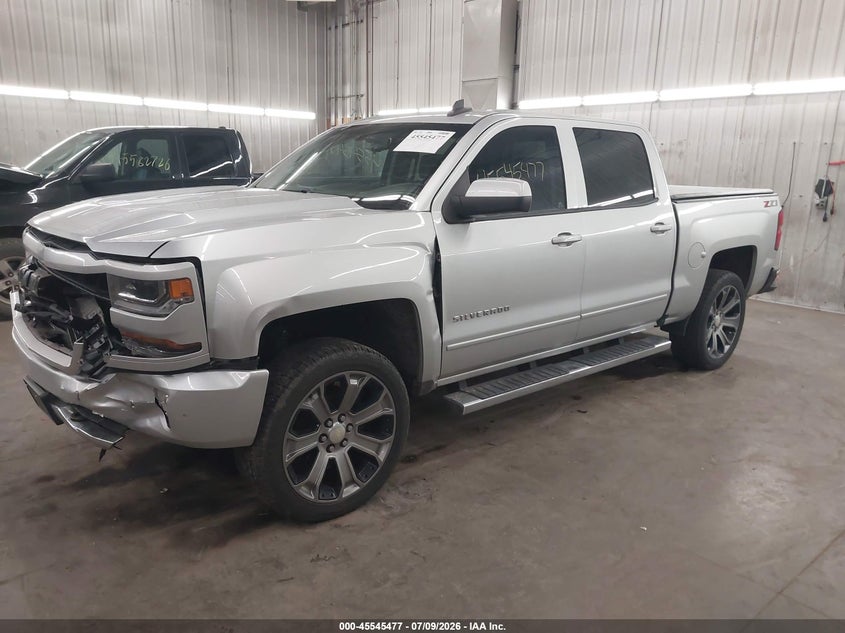 2018 Chevrolet Silverado, Front End, IAAI, VIN 3GCUKREC2JG182428 — photo 2