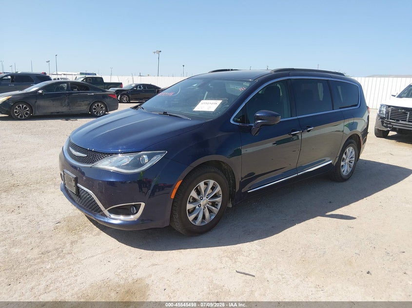 2017 CHRYSLER PACIFICA auction photo 2