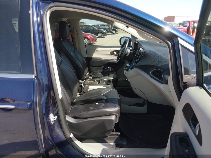 2017 CHRYSLER PACIFICA auction photo 5