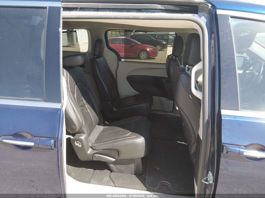 2017 CHRYSLER PACIFICA auction photo 8