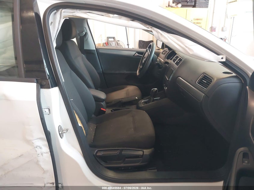 2016 VOLKSWAGEN JETTA auction photo 5