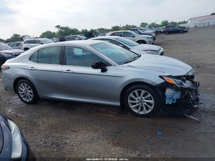 TOYOTA CAMRY - zdjęcie 13