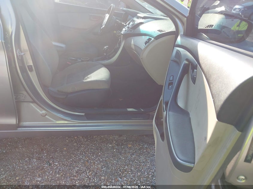 2014 HYUNDAI ELANTRA auction photo 5