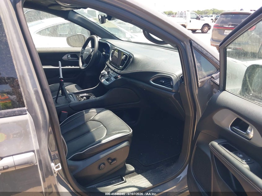 2025 CHRYSLER PACIFICA auction photo 5