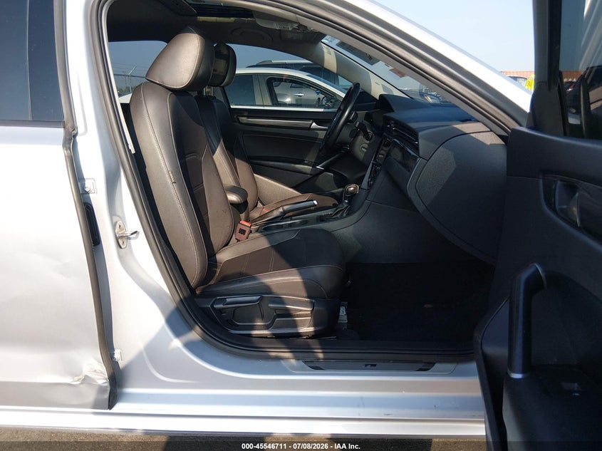 2020 VOLKSWAGEN PASSAT auction photo 5