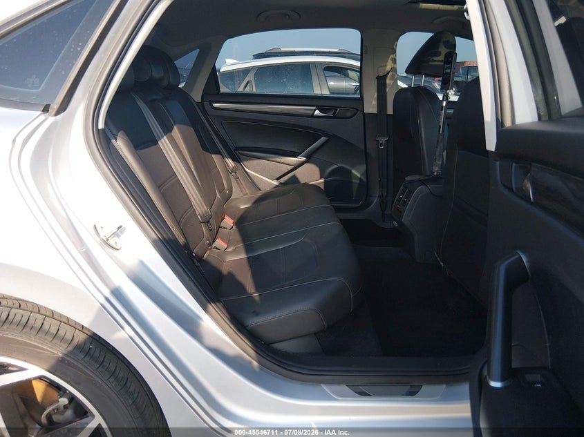 2020 VOLKSWAGEN PASSAT auction photo 8