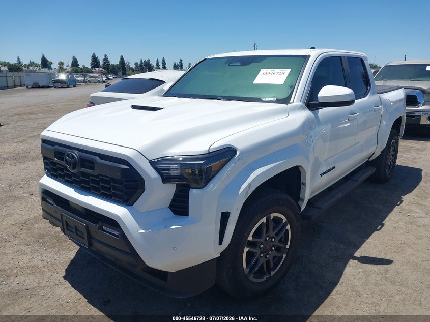 2025 Toyota Tacoma, Interior Burn, IAAI, VIN 3TMLB5JN1SM103555 — фото 2