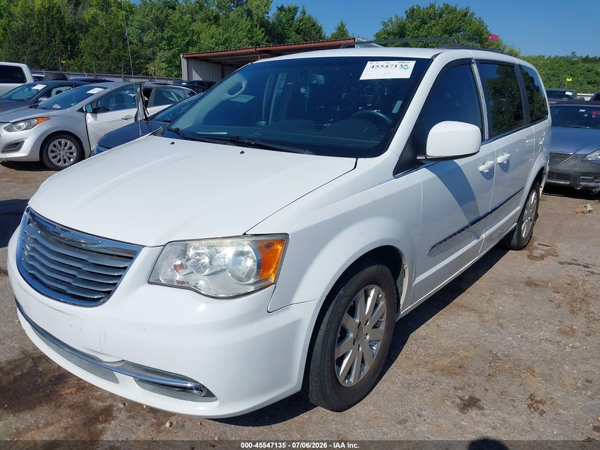 2016 CHRYSLER TOWN & COUNTRY auction photo 2