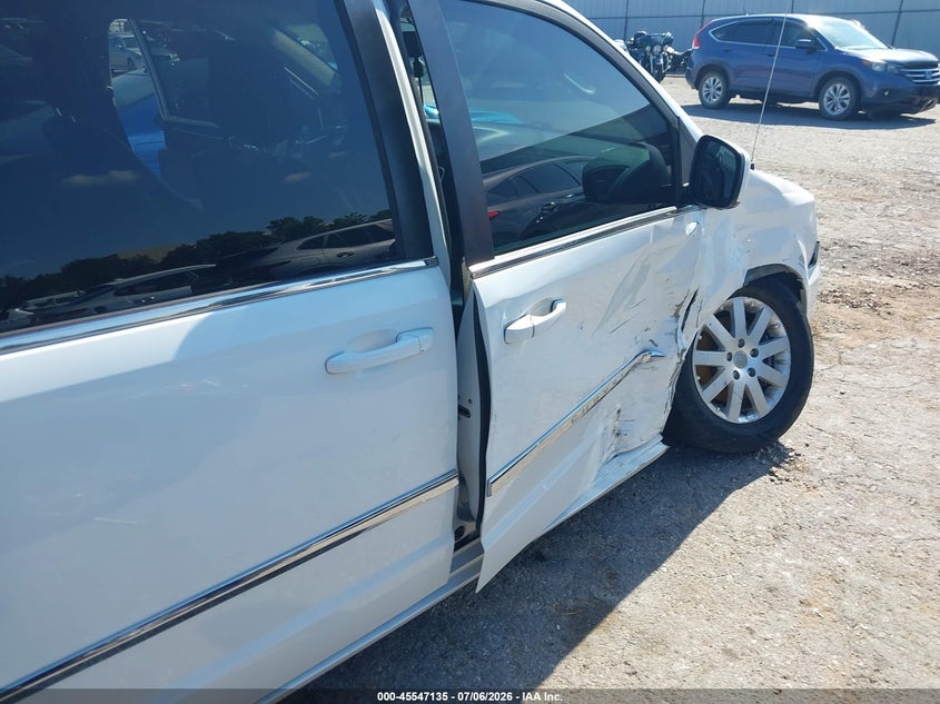 2016 CHRYSLER TOWN & COUNTRY auction photo 6
