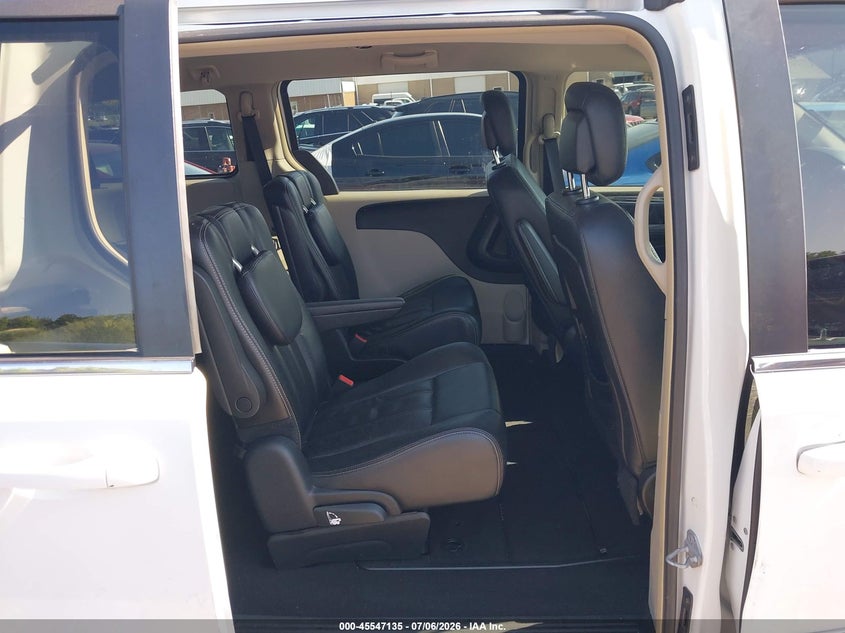 2016 CHRYSLER TOWN & COUNTRY auction photo 8