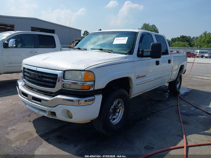 2004 GMC SIERRA 2500HD auction photo 2
