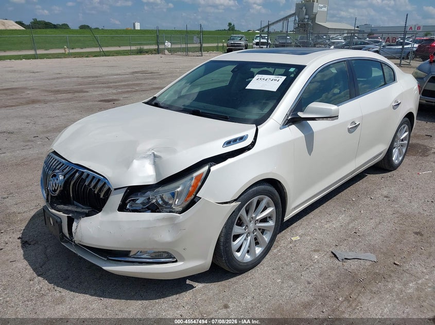 2014 Buick LaCrosse, Front End, IAAI, VIN 1G4GB5G37EF126488 — photo 2