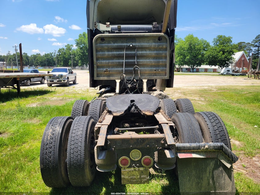 2007 FREIGHTLINER CONVENTIONAL auction photo 6