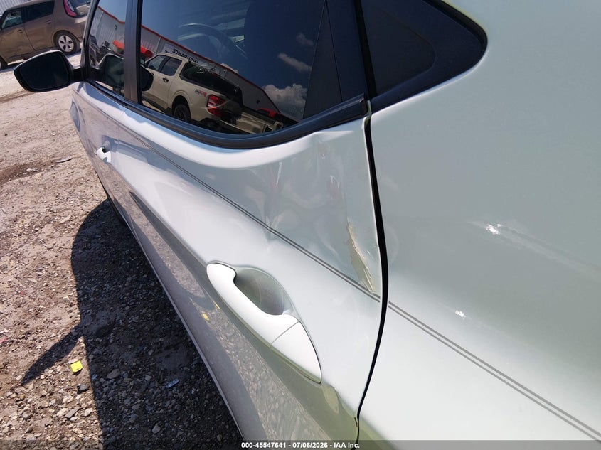 2013 HYUNDAI ELANTRA auction photo 6