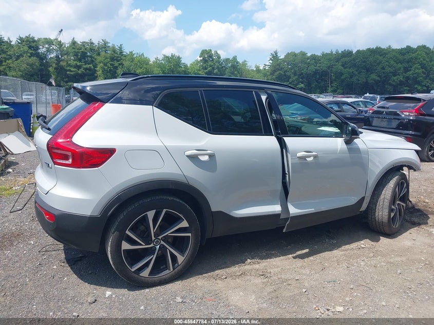 2021 Volvo Xc40 T5 R-Design VIN: YV4162UMXM2436289 Lot: 45547784