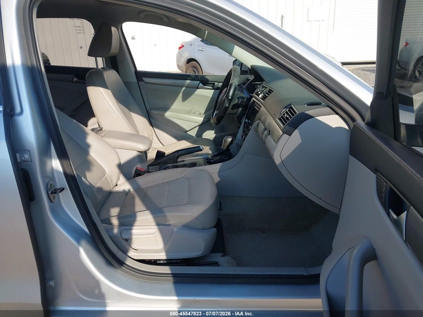 2014 VOLKSWAGEN PASSAT auction photo 5