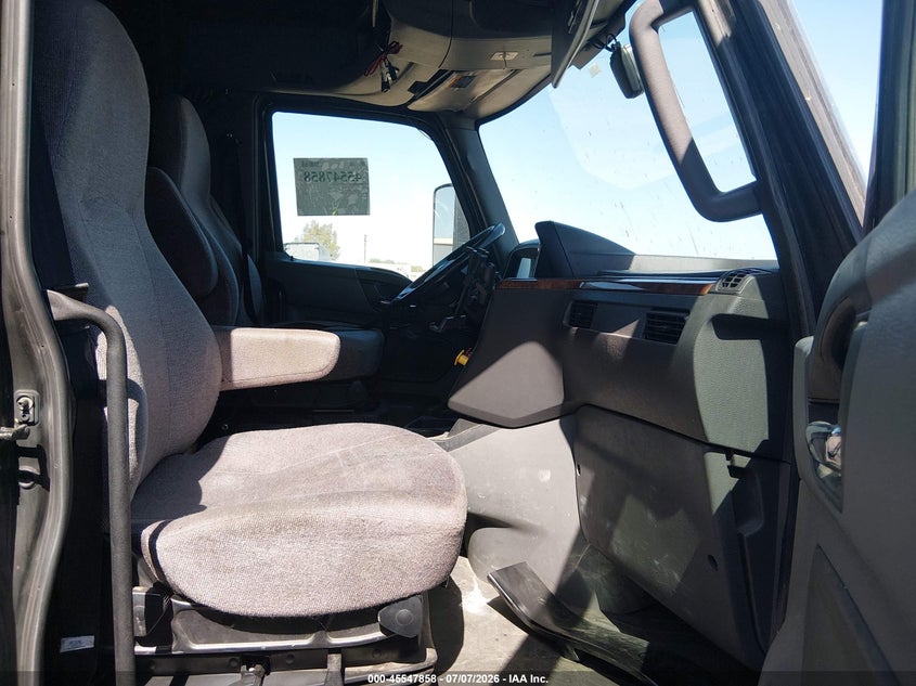 2020 INTERNATIONAL LT auction photo 7