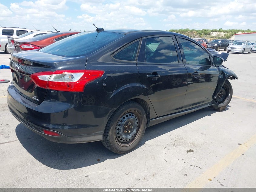 Vin: 1fahp3f2xcl435237, lot: 46046240, ford focus se 20124