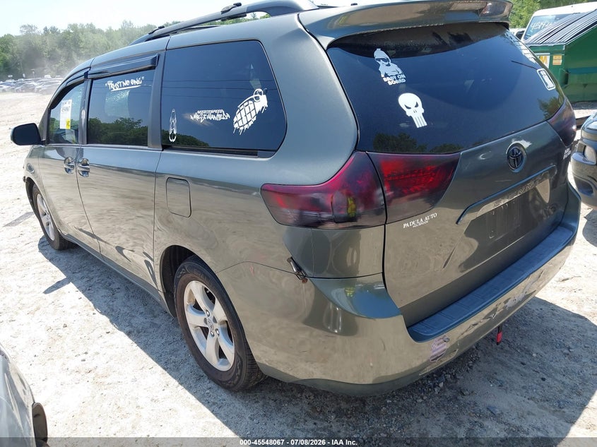 2011 TOYOTA SIENNA auction photo 3