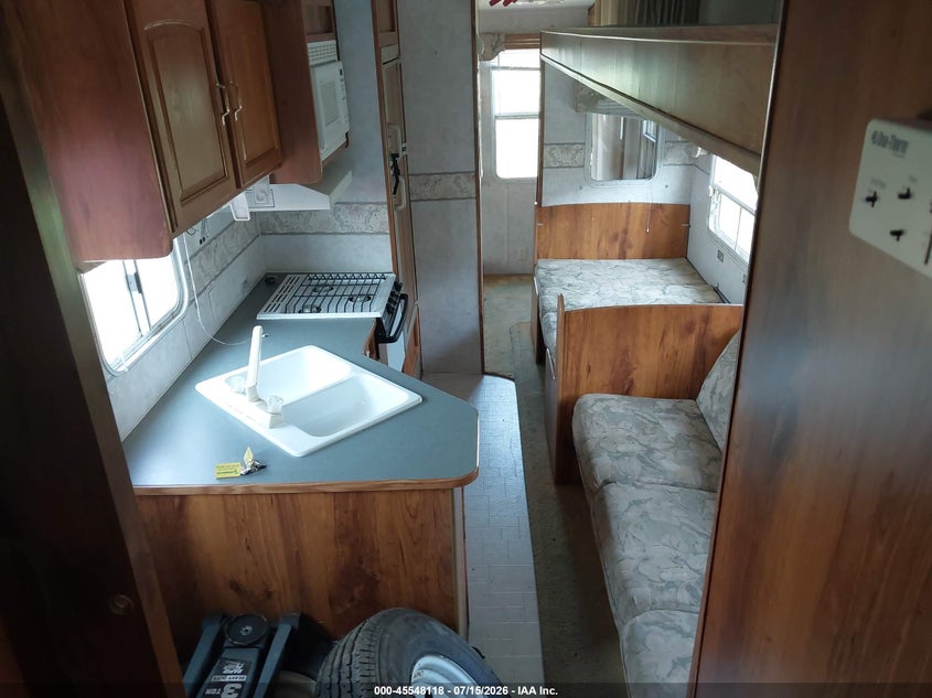 2002 NOMAD 5TH WHEEL auction photo 4