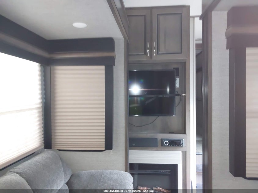 2019 DUTCHMEN 45FT VOLTAGE M3805 auction photo 8