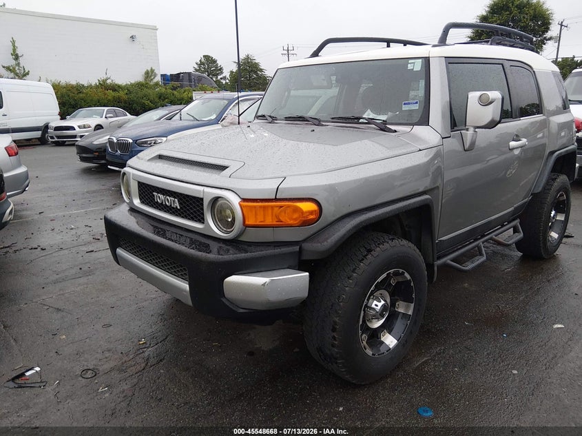 2009 TOYOTA FJ CRUISER auction photo 2