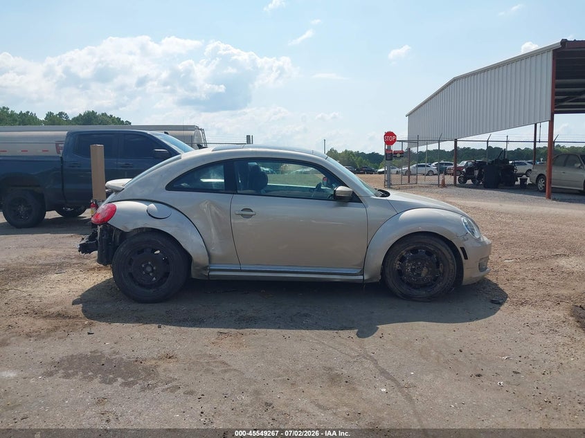 2013 Volkswagen Beetle 2.5L VIN: 3VWJX7AT7DM664507 Lot: 45549267
