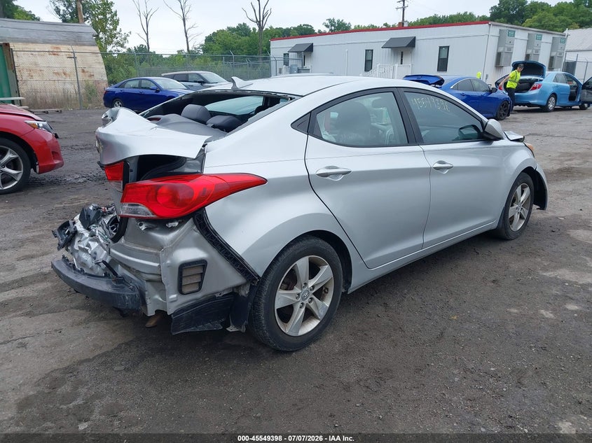 2013 HYUNDAI ELANTRA auction photo 4