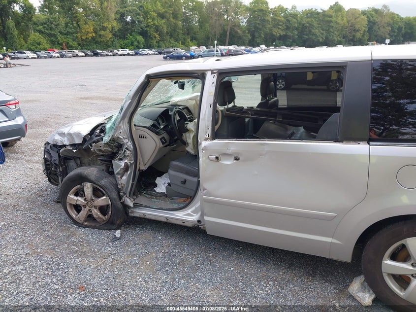 2010 Volkswagen Routan Se VIN: 2V4RW3D10AR281854 Lot: 45549405