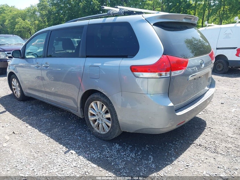 2012 TOYOTA SIENNA auction photo 3