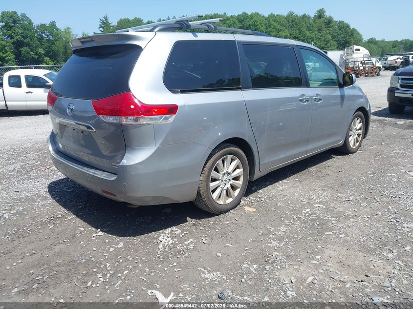 2012 TOYOTA SIENNA auction photo 4