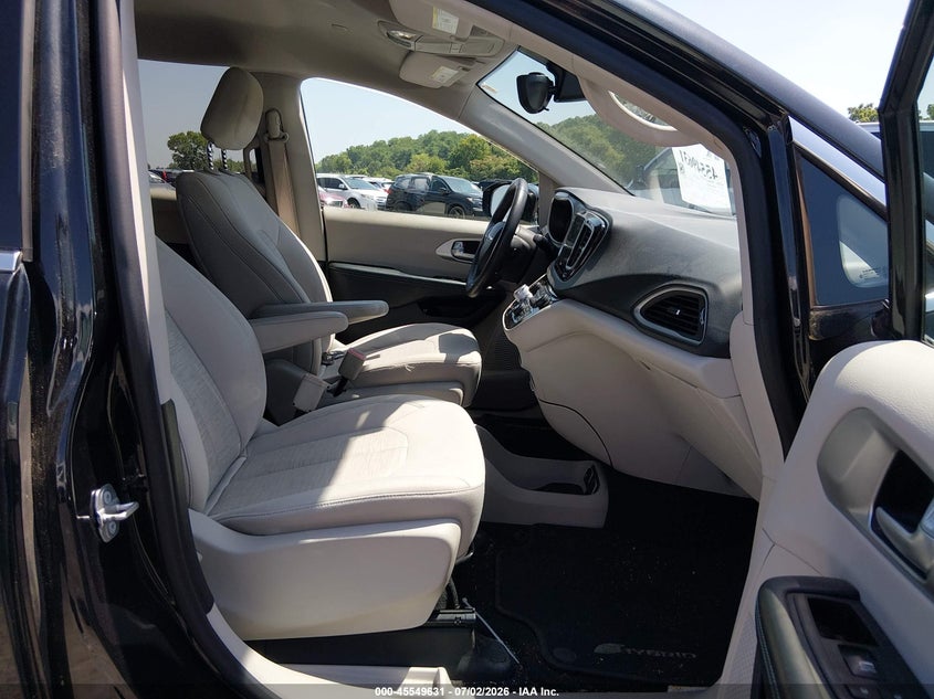 2017 CHRYSLER PACIFICA HYBRID auction photo 5