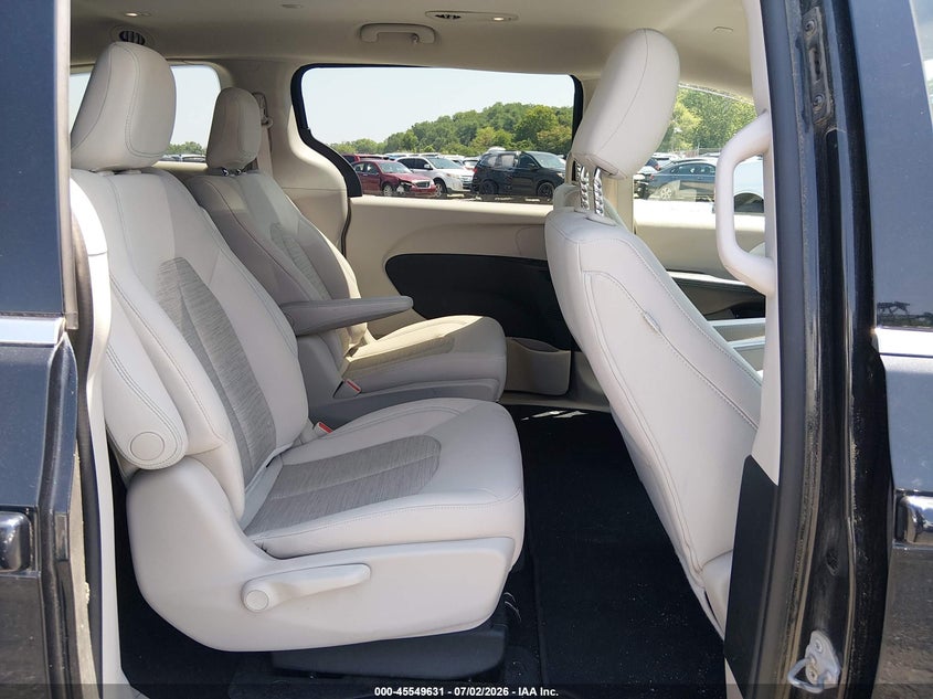 2017 CHRYSLER PACIFICA HYBRID auction photo 8