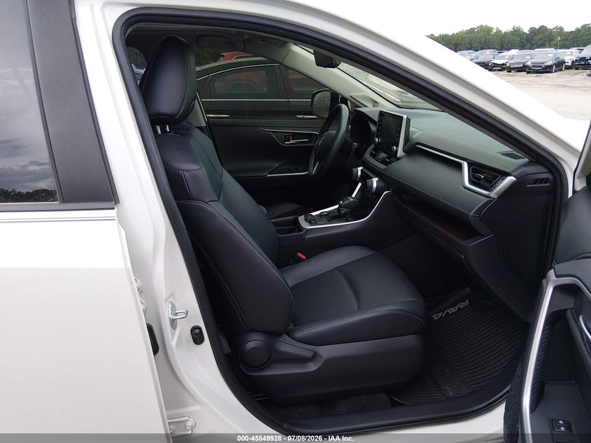 2019 TOYOTA RAV4 auction photo 5