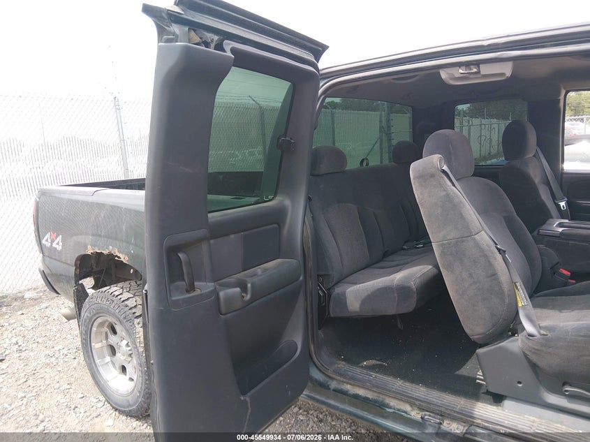 2001 CHEVROLET SILVERADO PICKUP 5.3L V-8 285HP