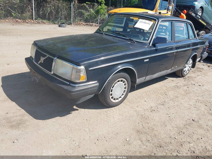 1990 VOLVO 240 auction photo 2