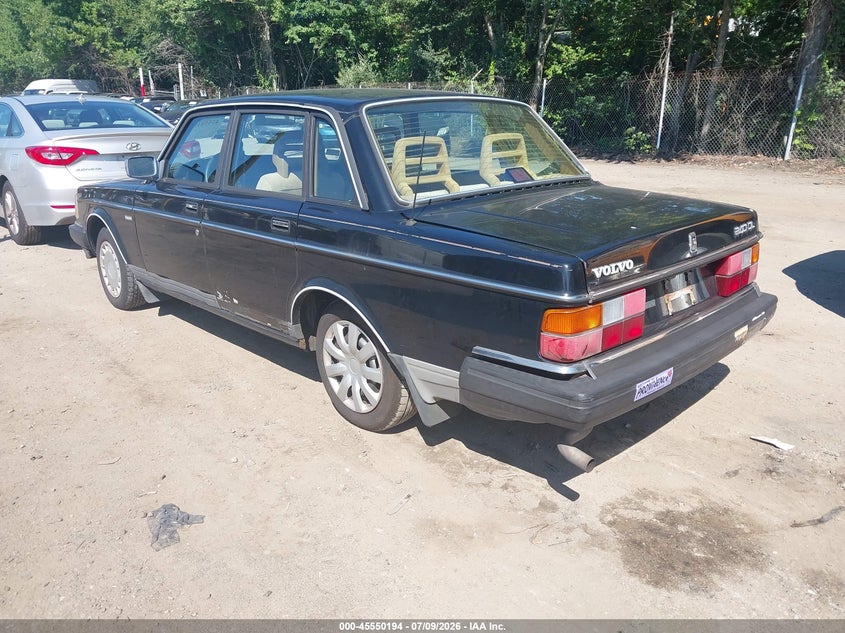 1990 VOLVO 240 auction photo 3